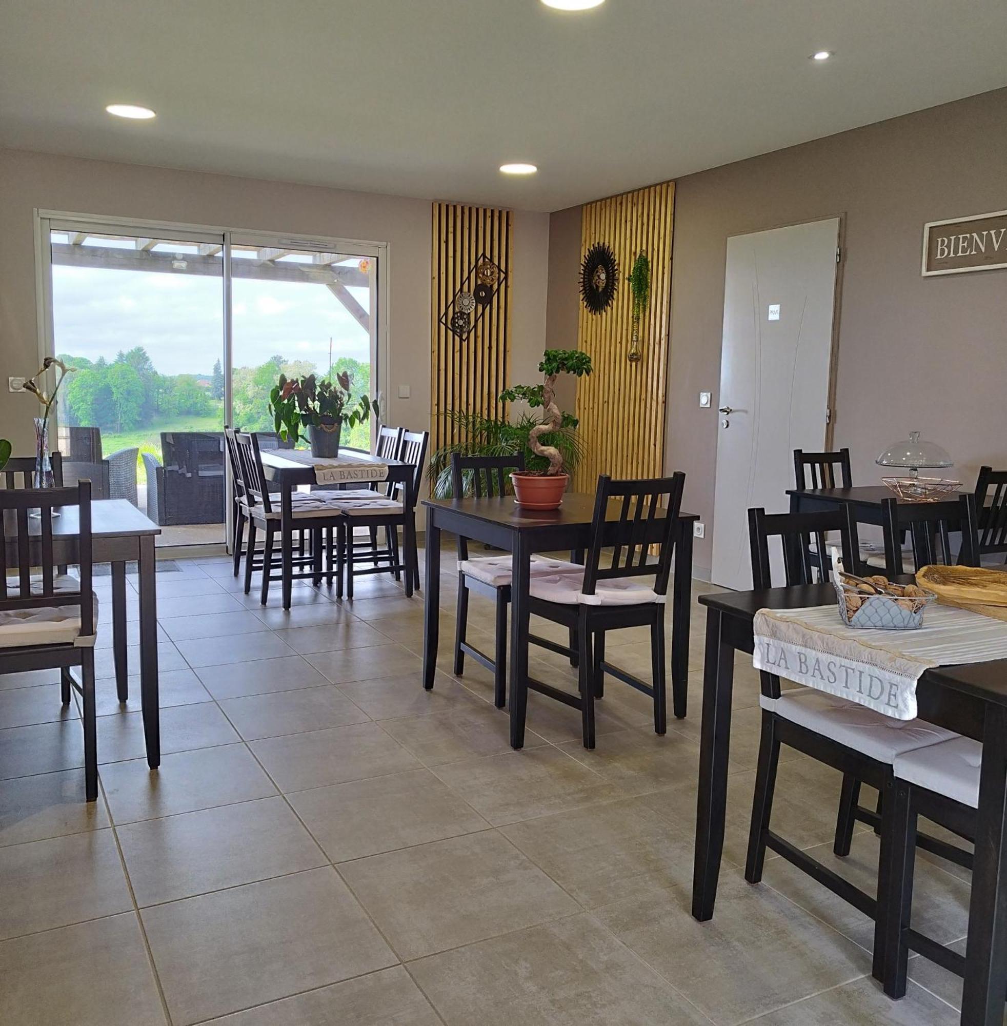 La Sarlamandre, Chambres Et Table D'Hotes Marcillac-Saint-Quentin Exterior foto