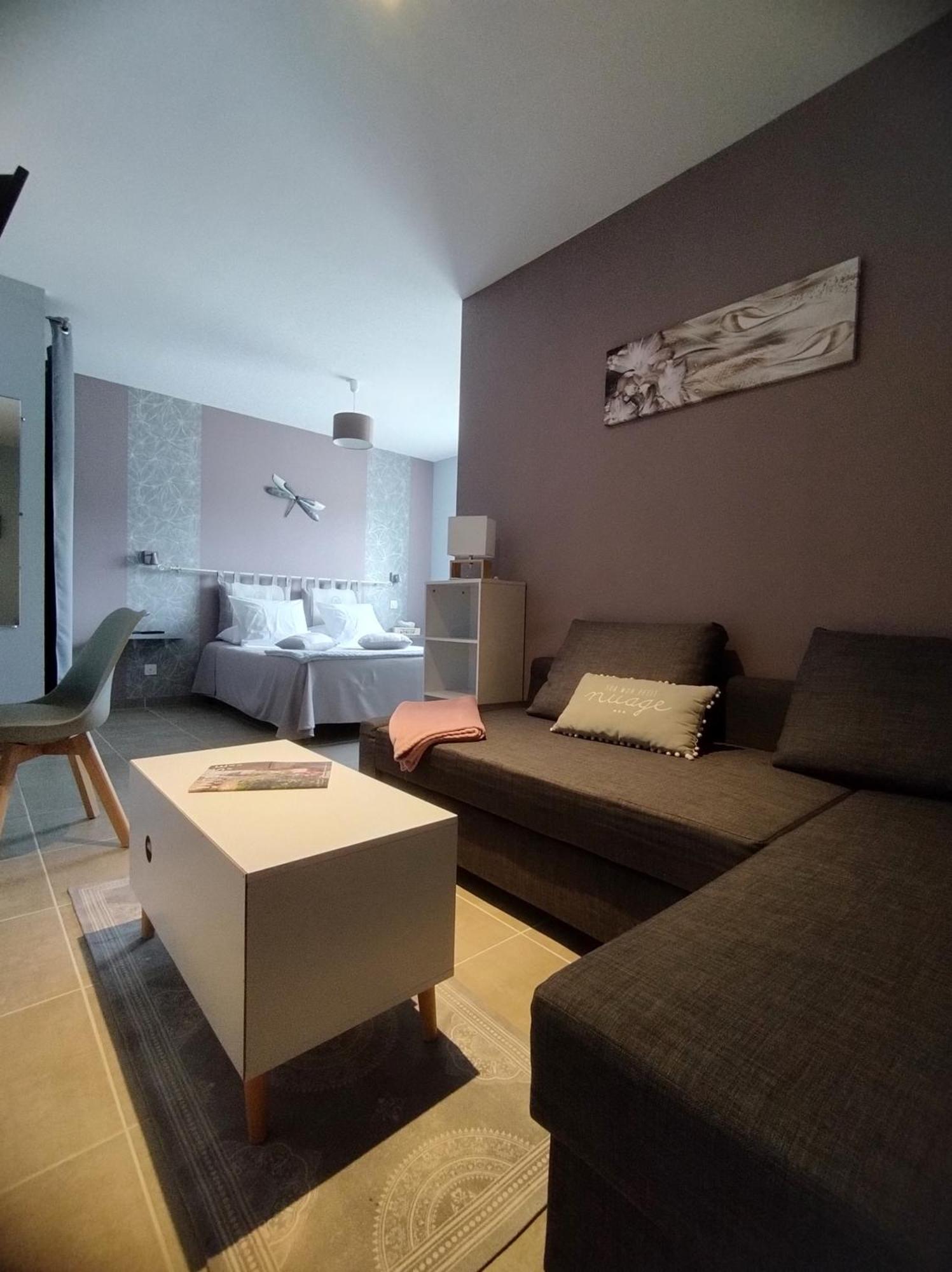 La Sarlamandre, Chambres Et Table D'Hotes Marcillac-Saint-Quentin Exterior foto