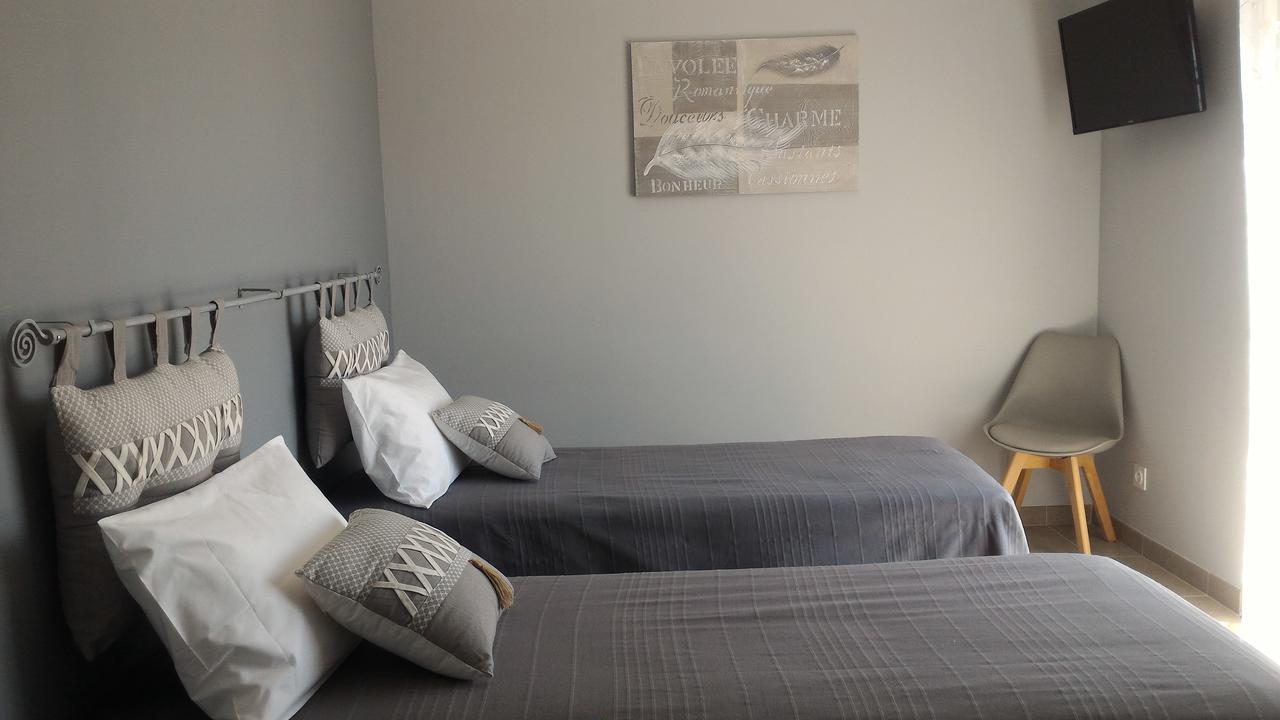 La Sarlamandre, Chambres Et Table D'Hotes Marcillac-Saint-Quentin Exterior foto